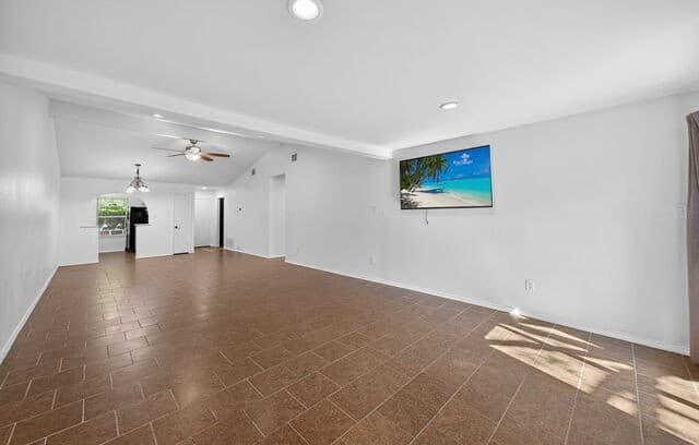 7423  Hardesty, San Antonio, TX 78250 — photo 5