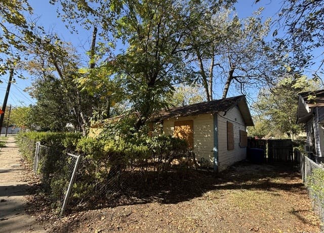 1033  Saldana, San Antonio, TX 78225 — photo 2