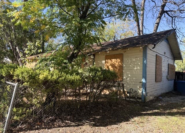1033  Saldana, San Antonio, TX 78225 — photo 3