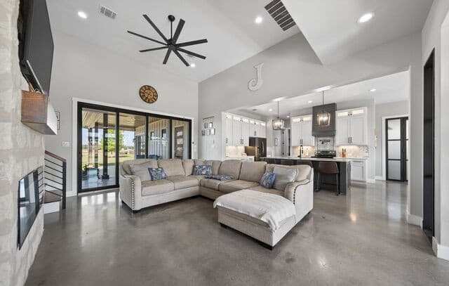 2493  County Road 4713, LaCoste, TX 78039 — photo 11