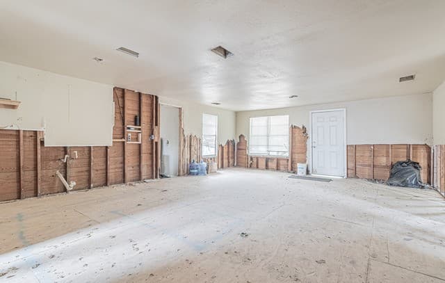 1714 W Constantinople, Castroville, TX 78009 — photo 14