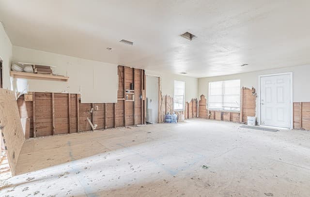 1714 W Constantinople, Castroville, TX 78009 — photo 15