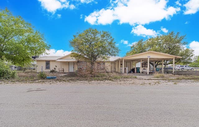 1714 W Constantinople, Castroville, TX 78009 — photo 2