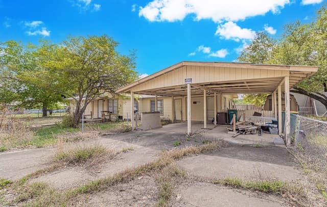 1714 W Constantinople, Castroville, TX 78009 — photo 3