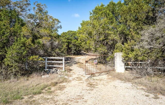 487  Old Bear Creek, New Braunfels, TX 78132 — photo 4