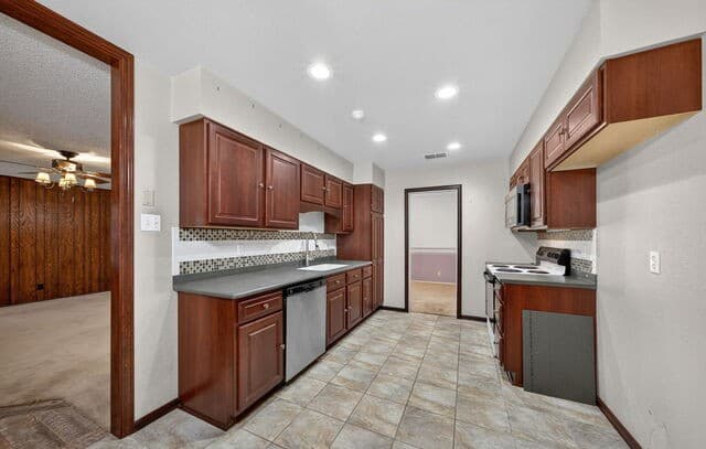 100  Crestline, Pleasanton, TX 78064 — photo 14