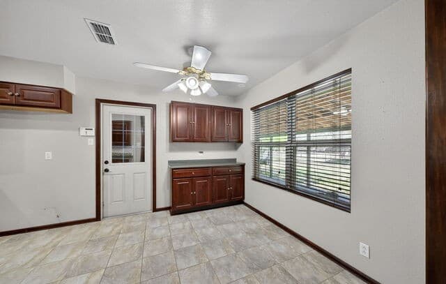100  Crestline, Pleasanton, TX 78064 — photo 19
