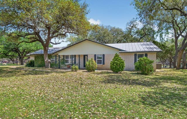 100  Crestline, Pleasanton, TX 78064 — photo 5