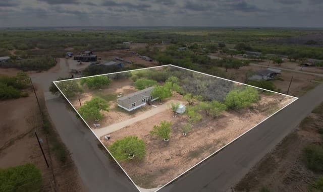 108  County Road 2638, Devine, TX 78016 — photo 2