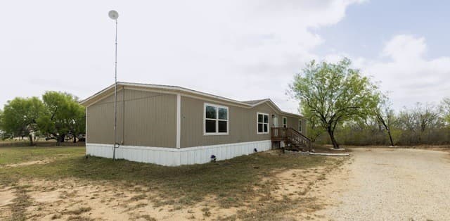 108  County Road 2638, Devine, TX 78016 — photo 20