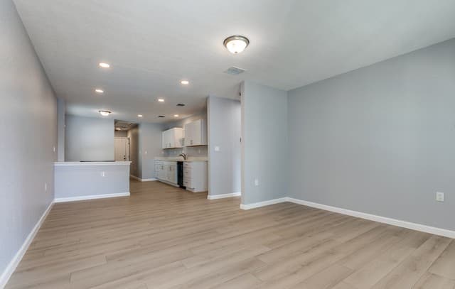 2371  Burnet, San Antonio, TX 78202 — photo 2