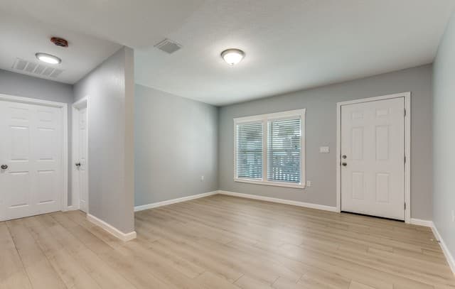 2371  Burnet, San Antonio, TX 78202 — photo 5
