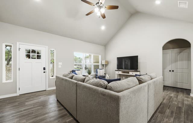 1885  Deer Run, Canyon Lake, TX 78133 — photo 2