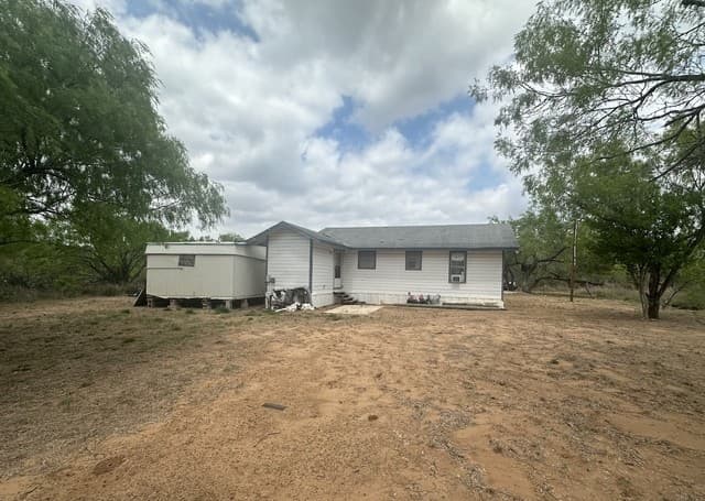 512 E Ave J, Christine, TX 78026 — photo 4