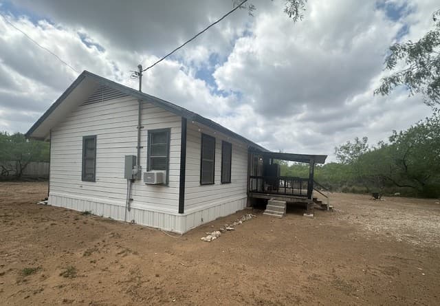 512 E Ave J, Christine, TX 78026 — photo 5
