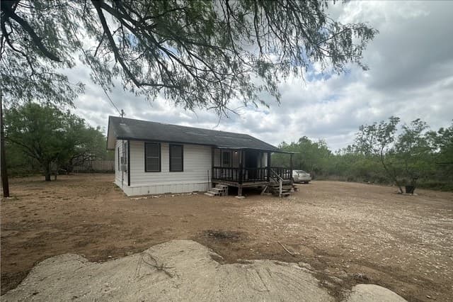512 E Ave J, Christine, TX 78026 — photo 8