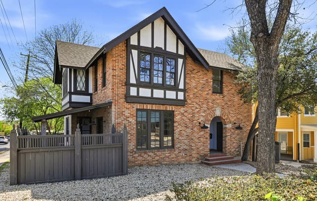 162 Davis Ct