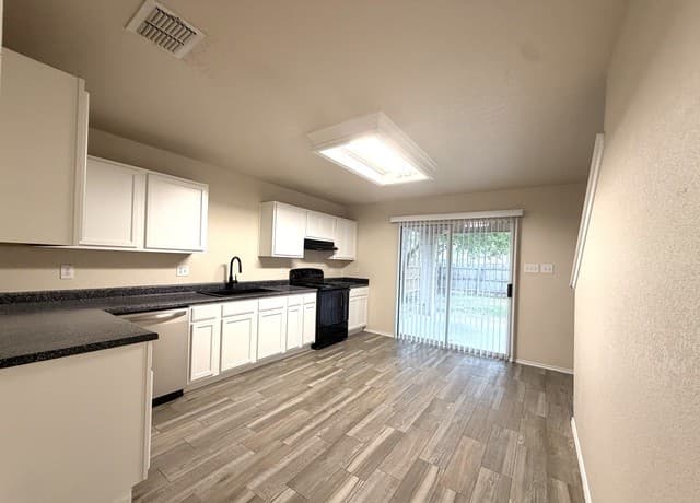 10114  Emerald Sun, San Antonio, TX 78245 — photo 11