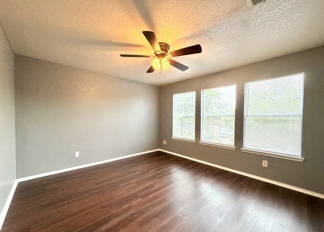 10114  Emerald Sun, San Antonio, TX 78245 — photo 17