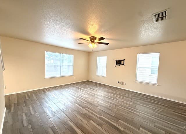 10114  Emerald Sun, San Antonio, TX 78245 — photo 5