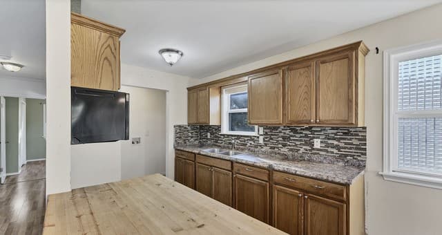 895  Lakebreeze Drive, Canyon Lake, TX 78133 — photo 7