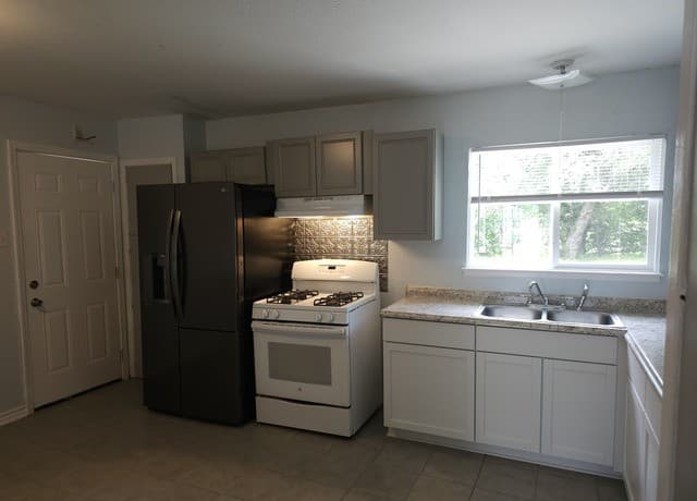 5619  Stonybrook Dr, San Antonio, TX 78242 — photo 5