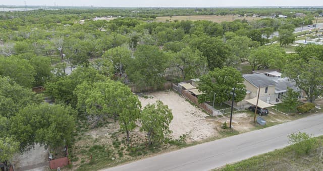 15608  Martinez, San Antonio, TX 78221 — photo 4