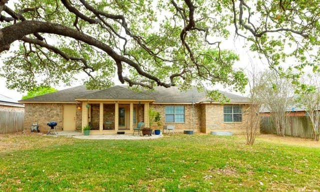 324  Bunker Hill, Pleasanton, TX 78064 — photo 2