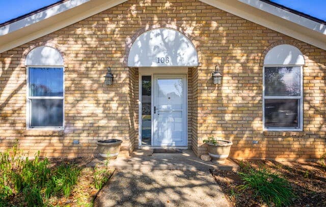 106  Seamoor, Fredericksburg, TX 78624 — photo 2