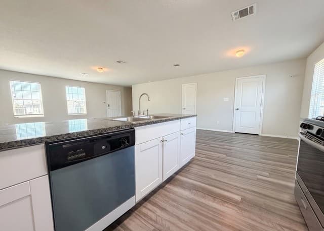210  Expedition Way, San Antonio, TX 78220 — photo 9