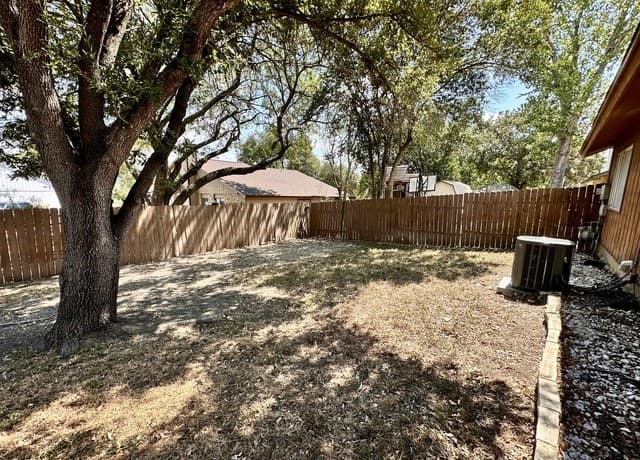 5742  Larkdale Dr, San Antonio, TX 78233 — photo 13