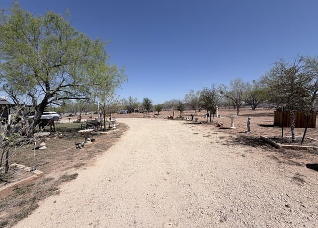 152  County Road 2667, Devine, TX 78016 — photo 4