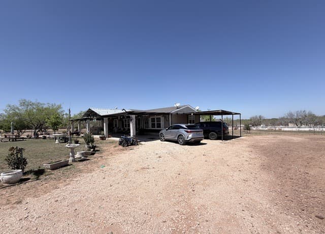 152  County Road 2667, Devine, TX 78016 — photo 5