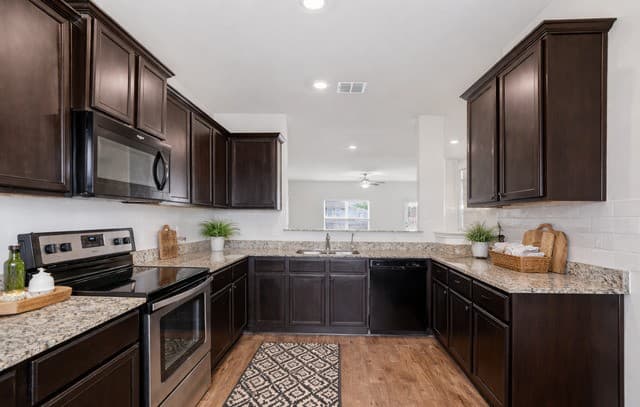 3139  Rosalind Way, San Antonio, TX 78222 — photo 2