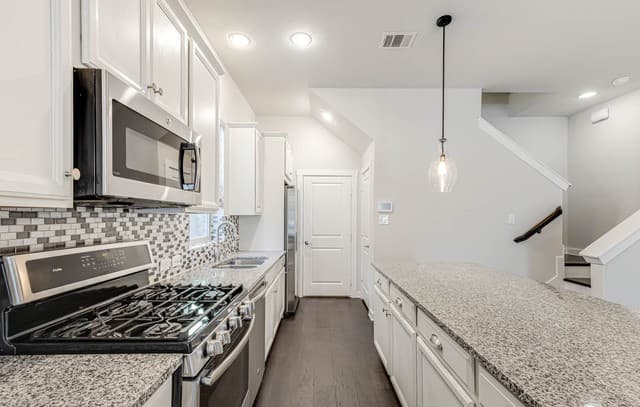 211 E Courtland, San Antonio, TX 78212 — photo 11