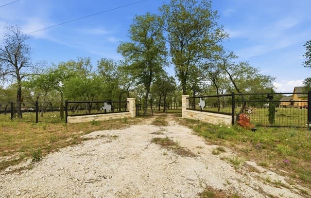 970  Stevens Rd, Somerset, TX 78069