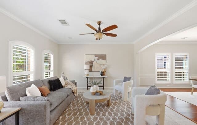 831 Queens Oak