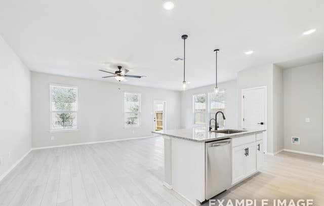 285  W Quill Dr Building 13, San Antonio, TX 78228 — photo 2