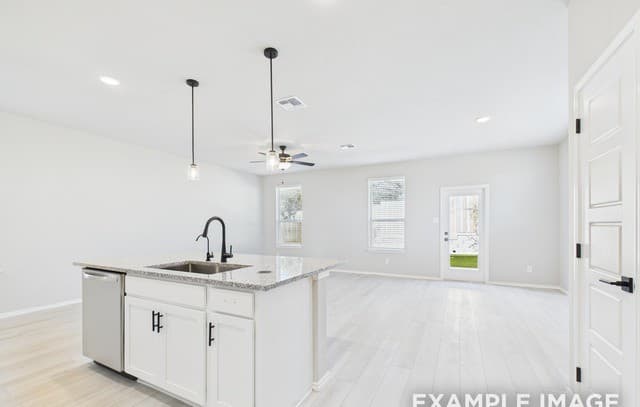 285  W Quill Dr Building 13, San Antonio, TX 78228 — photo 5