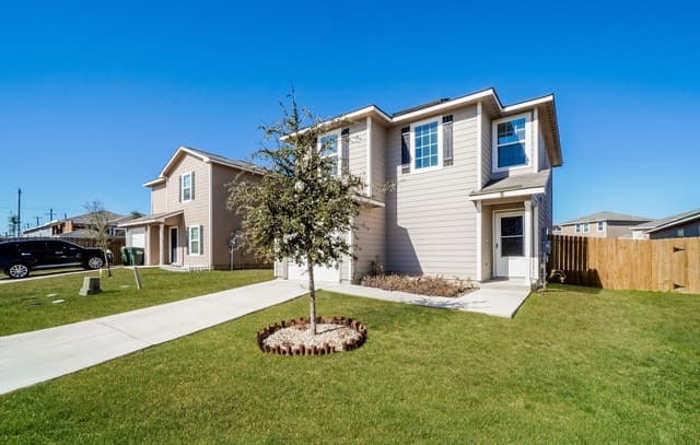 12363  Kirshner Way, San Antonio, TX 78252 — photo 2