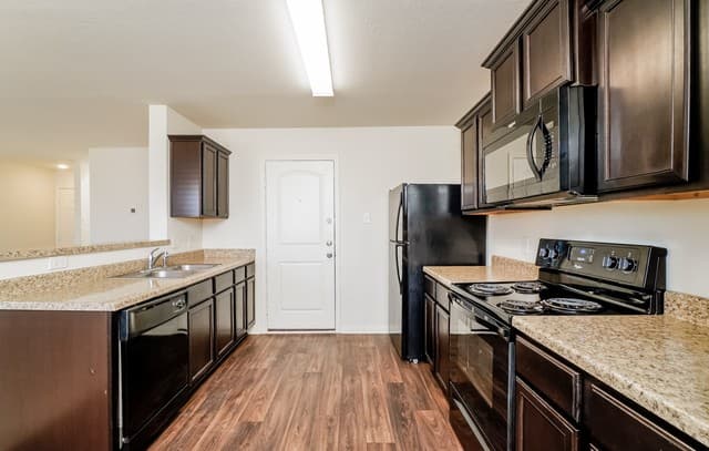 12363  Kirshner Way, San Antonio, TX 78252 — photo 4