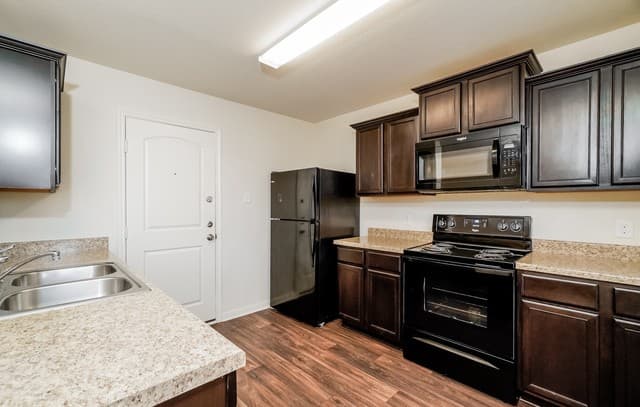 12363  Kirshner Way, San Antonio, TX 78252 — photo 5
