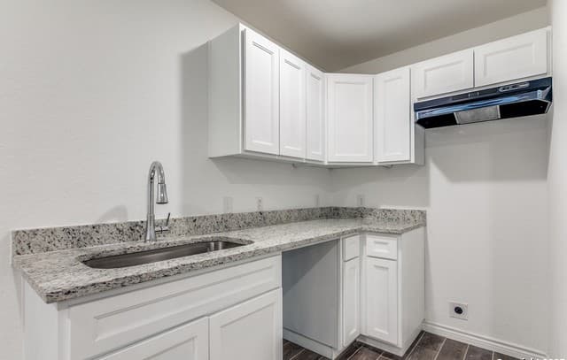 1835 W Poplar Unit 402, San Antonio, TX 78207 — photo 10