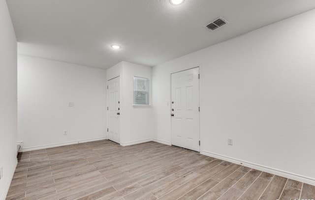 1835 W Poplar Unit 402, San Antonio, TX 78207 — photo 4