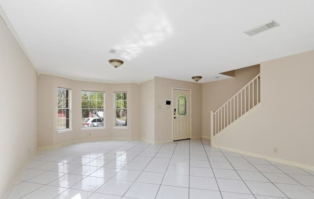 11214  Scarborough Ct, San Antonio, TX 78249 — photo 3