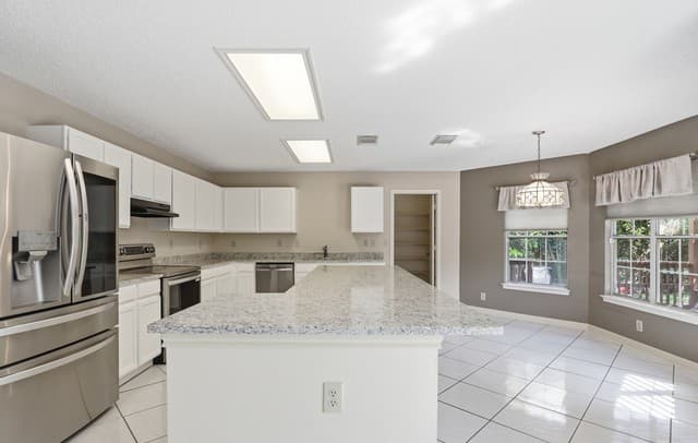 11214  Scarborough Ct, San Antonio, TX 78249 — photo 5