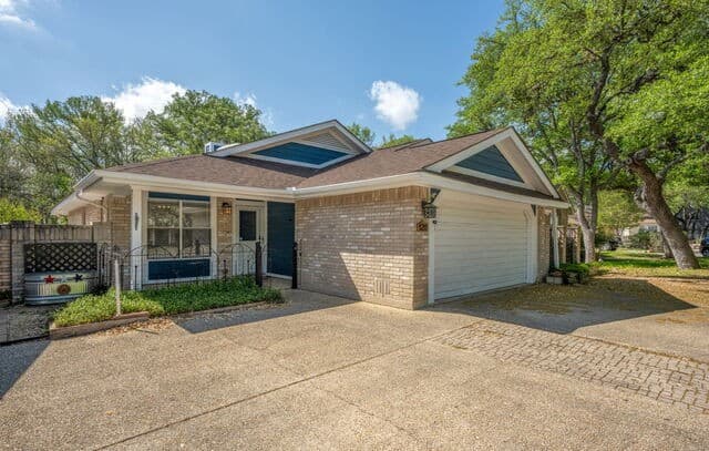 126 Golden Way