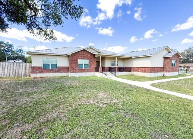 101  8th St, Natalia, TX 78059 — photo 2
