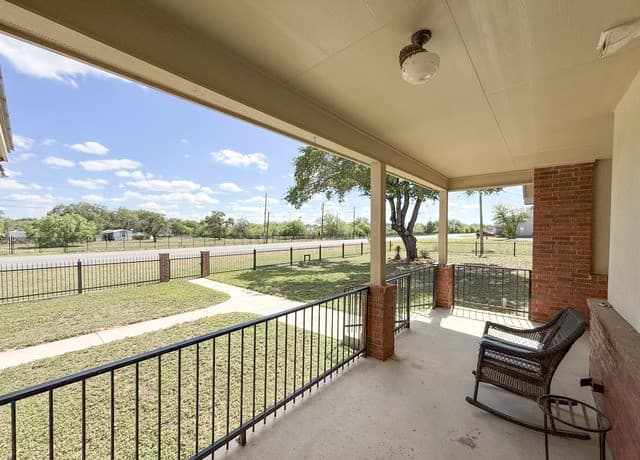 101  8th St, Natalia, TX 78059 — photo 5