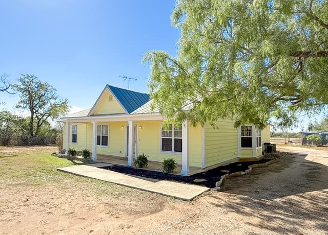 680 W County Road 678, Natalia, TX 78059 — photo 2